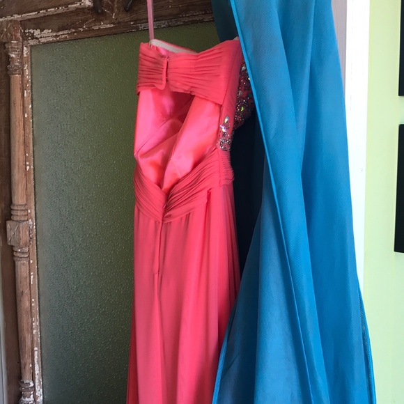 Beautiful coral dress - Picture 3 of 3